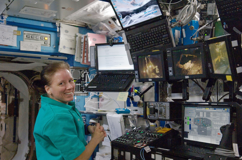 Illustration for article titled How Astronauts Use Laptops on the International Space Station